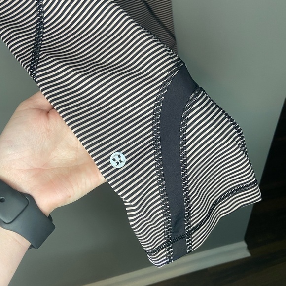 Lululemon Run: Inspire Crop II *All Full-On Luxtreme Butterfly Band - Picture 15 of 16